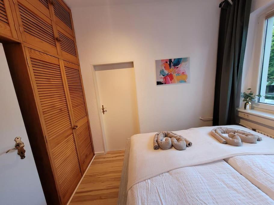Duplex Apartment Ullstein- 4 Bedrooms, 2 Bathrooms, Living Room, 2 Parking Spaces, Boxspringbeds, Family & Business Apartment! Berlin Extérieur photo