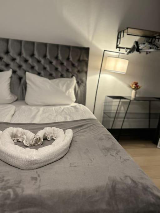 Duplex Apartment Ullstein- 4 Bedrooms, 2 Bathrooms, Living Room, 2 Parking Spaces, Boxspringbeds, Family & Business Apartment! Berlin Extérieur photo