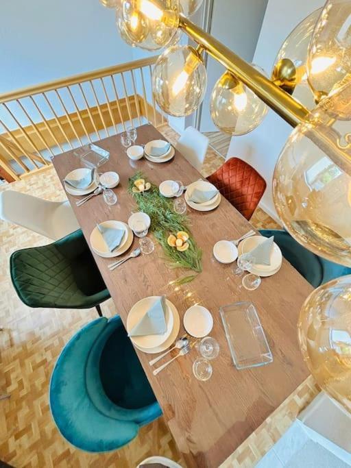 Duplex Apartment Ullstein- 4 Bedrooms, 2 Bathrooms, Living Room, 2 Parking Spaces, Boxspringbeds, Family & Business Apartment! Berlin Extérieur photo