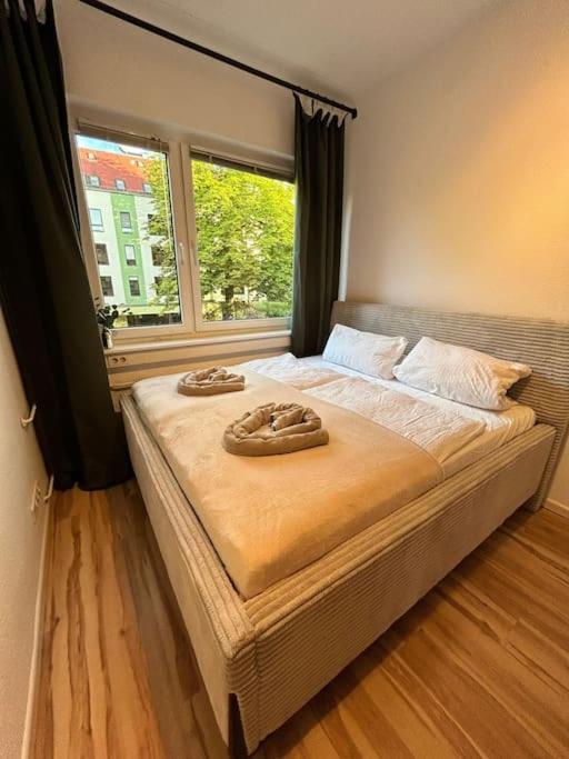 Duplex Apartment Ullstein- 4 Bedrooms, 2 Bathrooms, Living Room, 2 Parking Spaces, Boxspringbeds, Family & Business Apartment! Berlin Extérieur photo