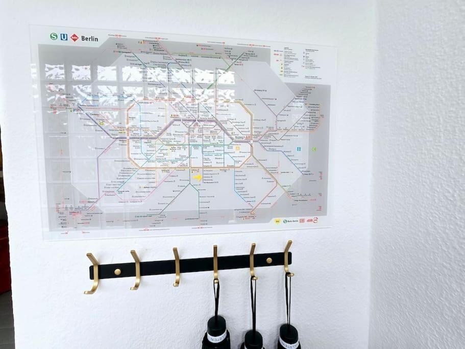 Duplex Apartment Ullstein- 4 Bedrooms, 2 Bathrooms, Living Room, 2 Parking Spaces, Boxspringbeds, Family & Business Apartment! Berlin Extérieur photo