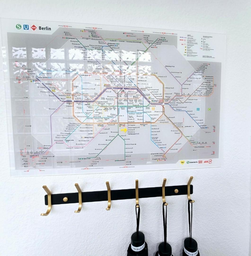 Duplex Apartment Ullstein- 4 Bedrooms, 2 Bathrooms, Living Room, 2 Parking Spaces, Boxspringbeds, Family & Business Apartment! Berlin Extérieur photo